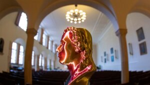 Blick auf den 3D-Büste Friedrich Schillers während des Schillertages in der Aula der FSU in Jena